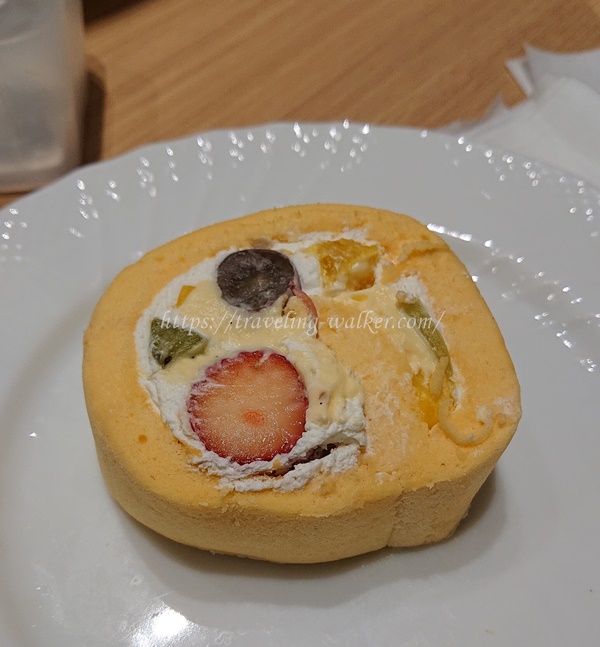 仙台スィーツ いたがきのフルーツロール カズノリイケダのケーキ